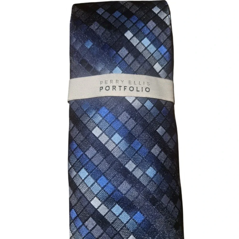 Perry Ellis Portfolio Men Blue Geometric Diamond Pattern Silk Blend‎ Necktie